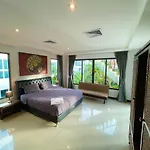 Private Pool & Jacuzzi Villa, Phratumnak, Pattaya - 600M From The Beach, 711 Nearby