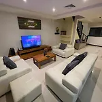 Private Pool & Jacuzzi Villa, Phratumnak, Pattaya - 600M From The Beach, 711 Nearby